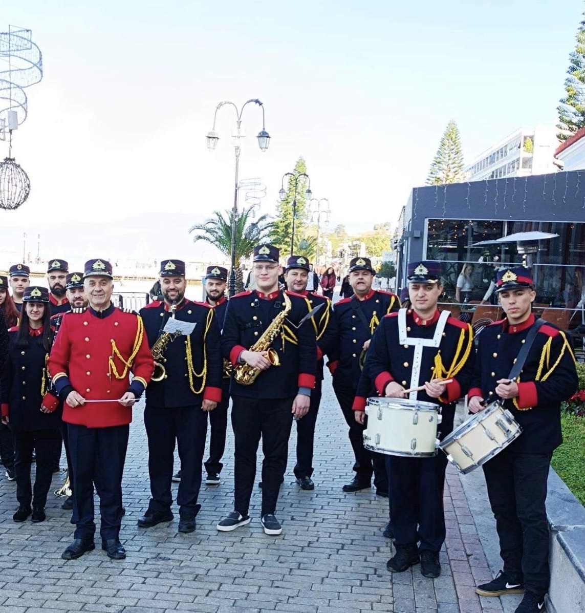 Χαλκίδα: Έκλεψε τις εντυπώσεις η Φιλαρμονική έψαλε τα κάλαντα σε μικρούς και μεγάλους