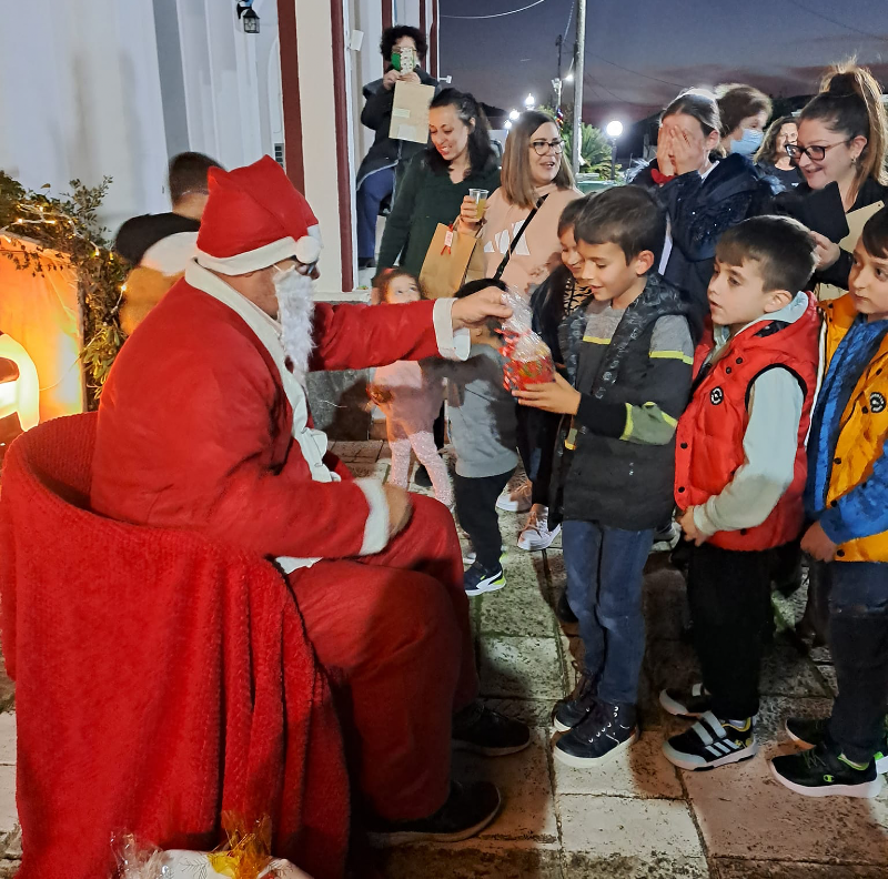 Εύβοια: Ήρθε ο Άγιος Βασίλης και μοίρασε δώρα στους μικρούς φίλους