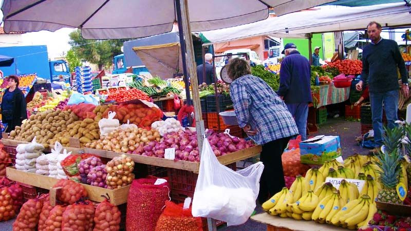 Εύβοια: Πεσμένη η κίνηση στις λαϊκές αγορές – «Δεν αντέχουν οι τοπικοί παραγωγοί»