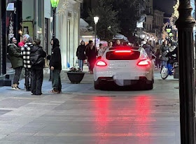 Χαλκίδα: Porsche έκοβε βόλτες στους εμπορικούς δρόμους της πόλης