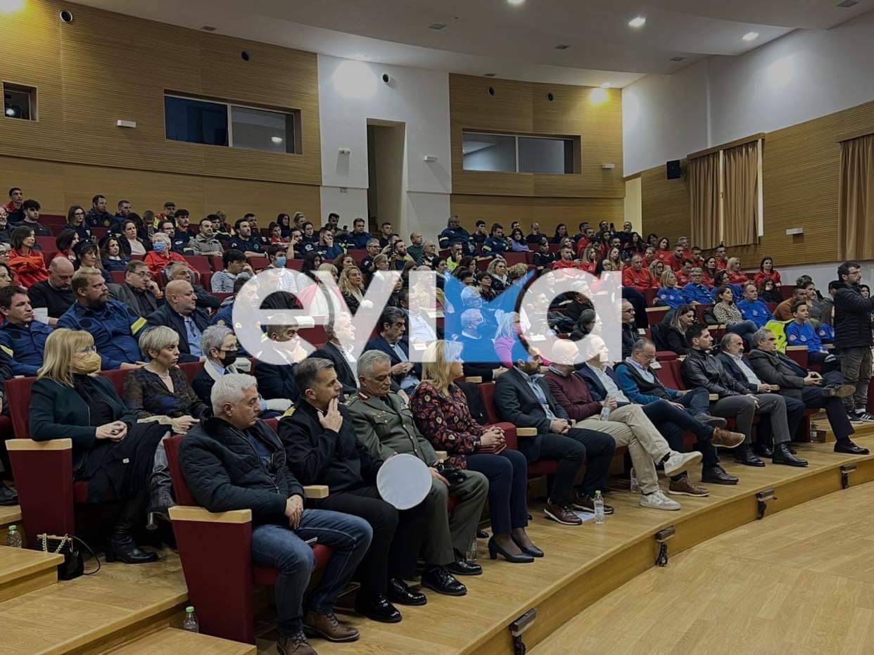 Χαλκίδα τώρα εκδήλωση τιμής για τους εθελοντές της Εύβοιας (pics)