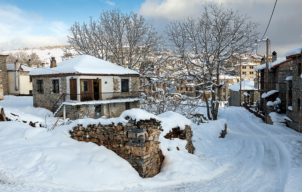 Χριστούγεννα: 6 ελληνικά χωριά για ονειρεμένες διακοπές