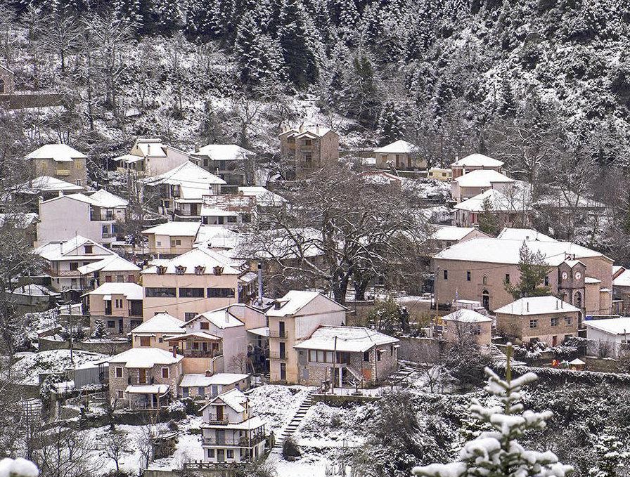 Αυτό είναι το παραμυθένιο χριστουγεννιάτικο χωριό της Στερεάς Ελλάδας
