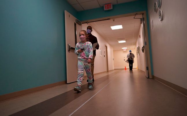 «Βόμβα» Γιαννακού: Μέχρι και 8 ώρες αναμονή στα παιδιατρικά νοσοκομεία