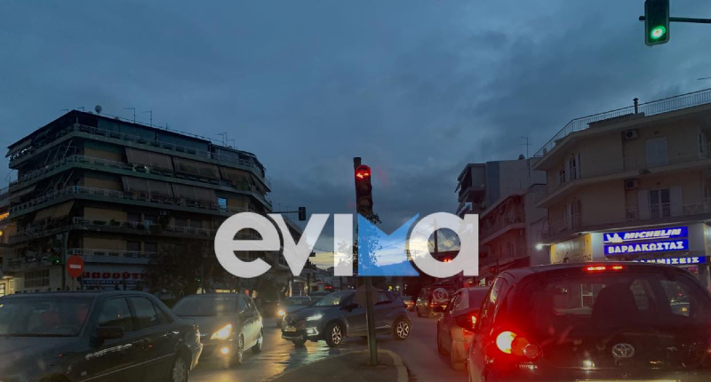 Χαλκίδα: Φρακαρισμένοι όλοι οι δρόμοι της πόλης από τα επεισόδια των Ρομά