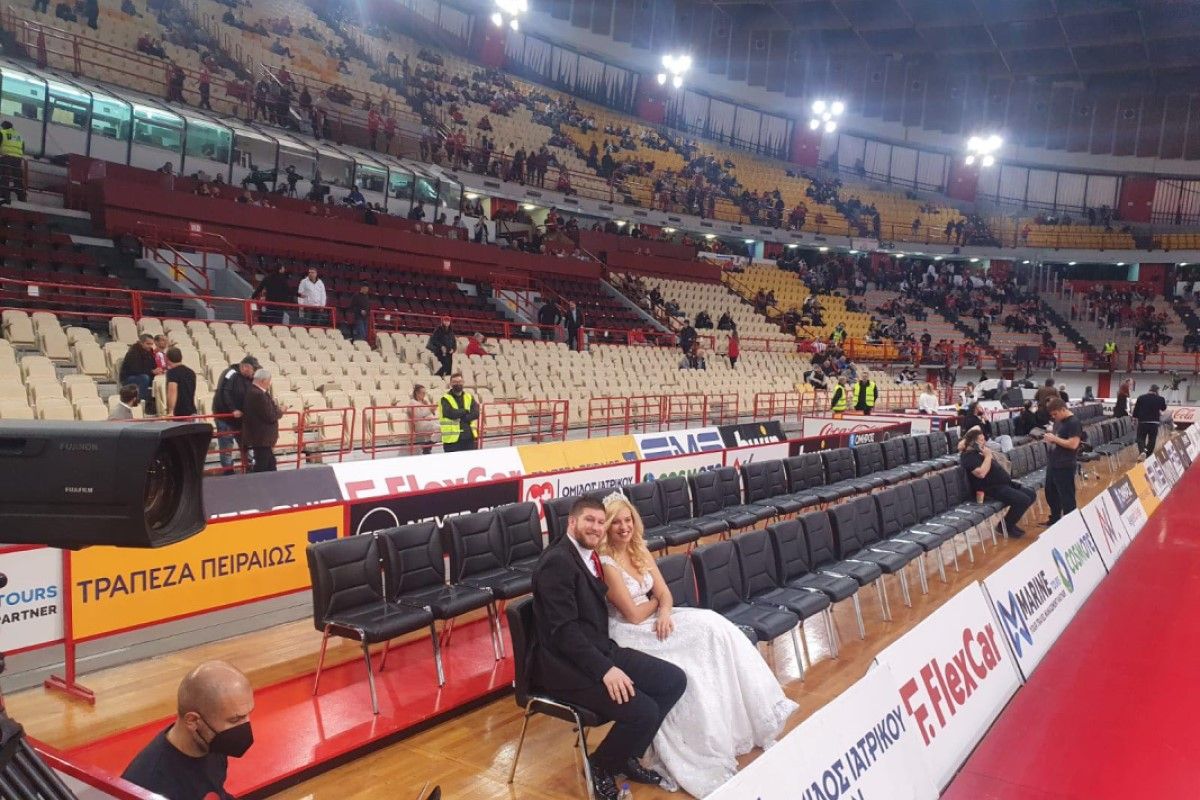 Viral ο Ευβοιώτης γαμπρός: Πήρε την νύφη κι έφυγε από το γάμο για να προλάβει αγώνα μπάσκετ στο ΣΕΦ