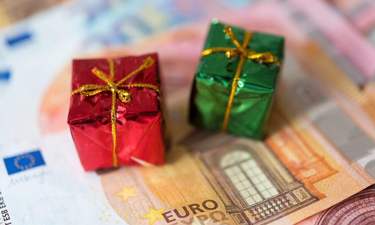 Επιταγή ακρίβειας: Ποιοι θα λάβουν 500 ευρώ επίδομα – Πότε θα πληρωθούν