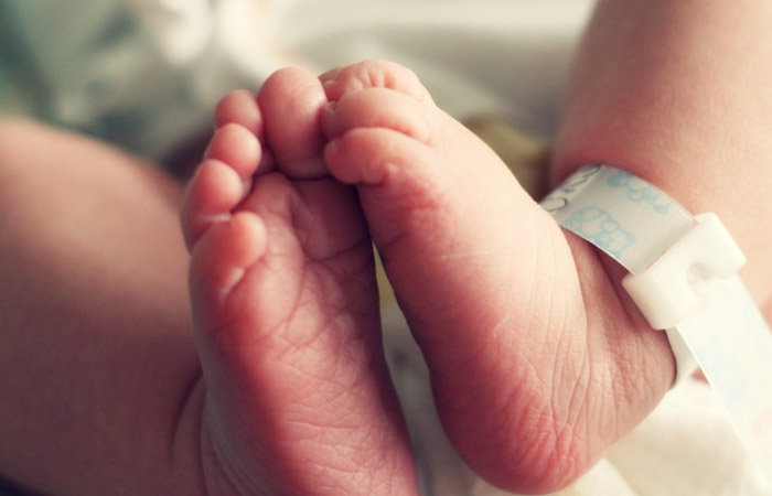 Το μωρό… βιαζόταν: Γυναίκα γέννησε μέσα σε ασθενοφόρο