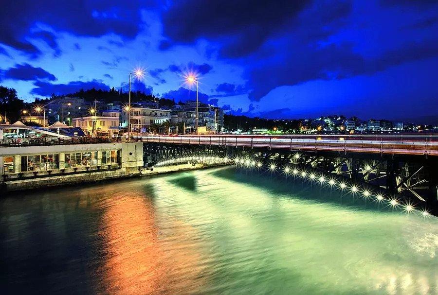 Χαλκίδα: Σοκαριστικό τροχαίο με παράσυρση γυναίκας στη γέφυρα Χαλκίδα: Σοκαριστικό τροχαίο με παράσυρση γυναίκας στη γέφυρα