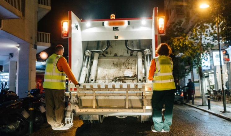 Εργατικό ατύχημα: Σε κρίσιμη κατάσταση εργαζόμενος απορριμματοφόρου που χτύπησε στο κεφάλι