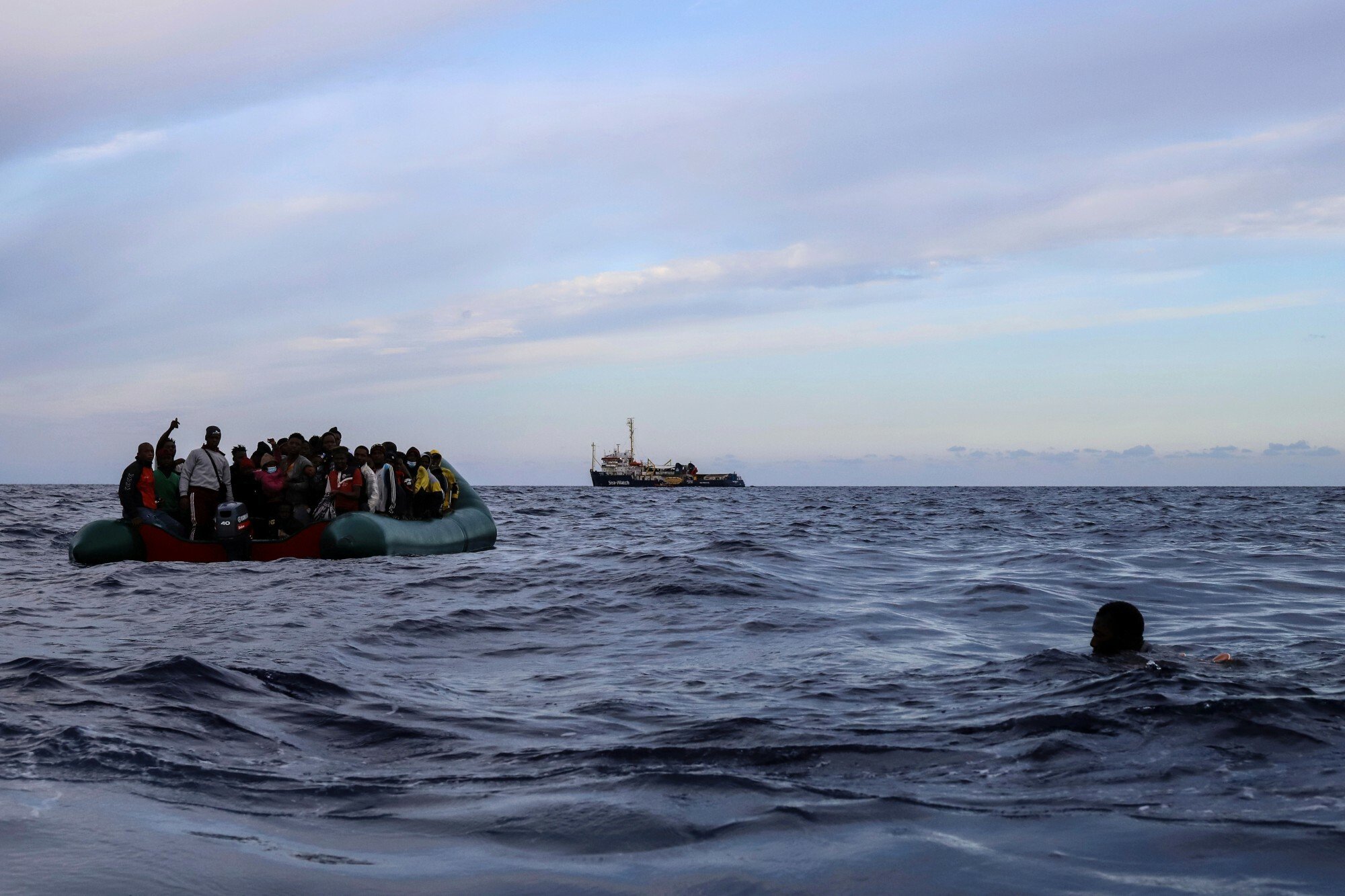 Σκάφος με παράτυπους μετανάστες εντοπίστηκε στην Εύβοια