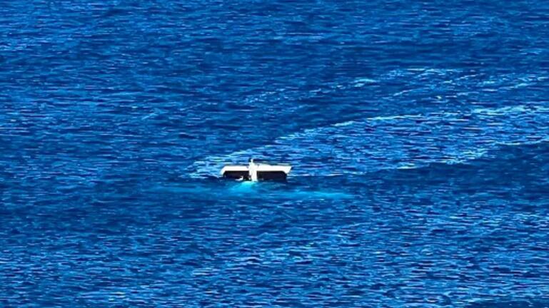 Μονοκινητήριο αεροσκάφος με 2 επιβάτες κατέπεσε στη θάλασσα