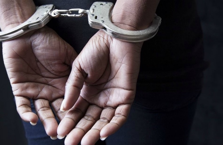 Συνελήφθη γυναίκα που είχε διαπράξει απάτες σε βάρος επαγγελματιών