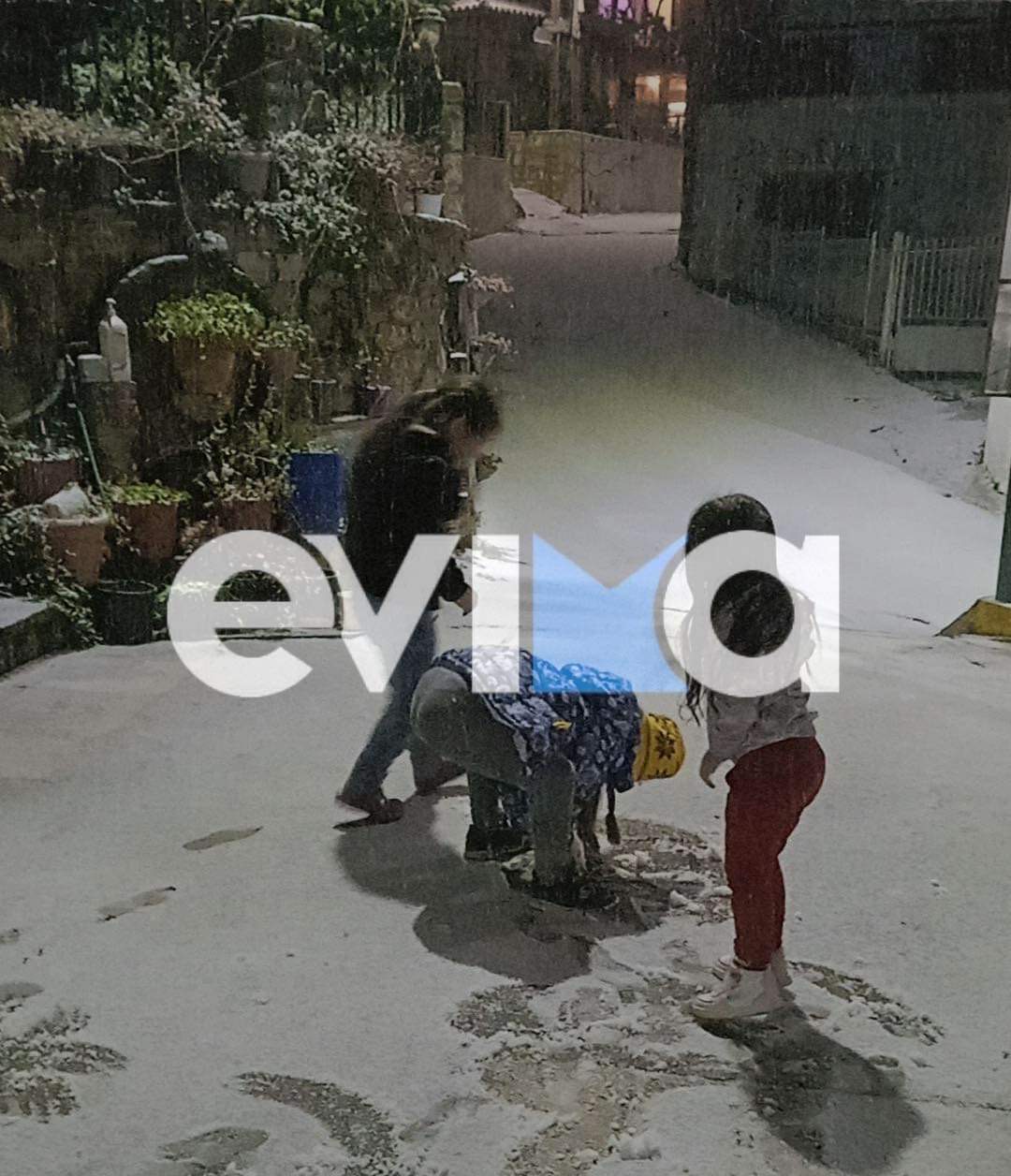 Εύβοια τώρα χιονίζει στη Σέτα (pics&vid)