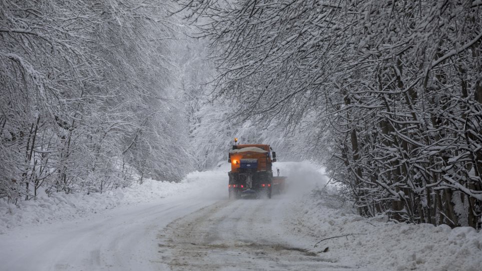 Καιρός: Που έκλεισαν δρόμοι από τα χιόνια (pics)