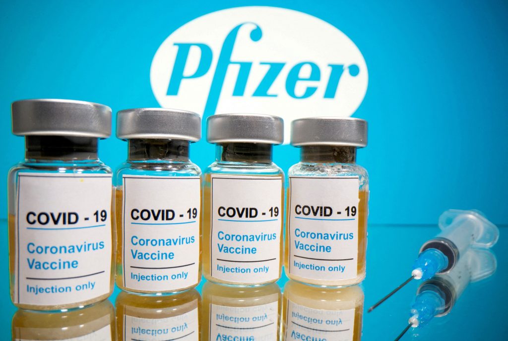 Εξετάζεται η «πιθανότητα εγκεφαλικού» από το εμβόλιο της Pfizer