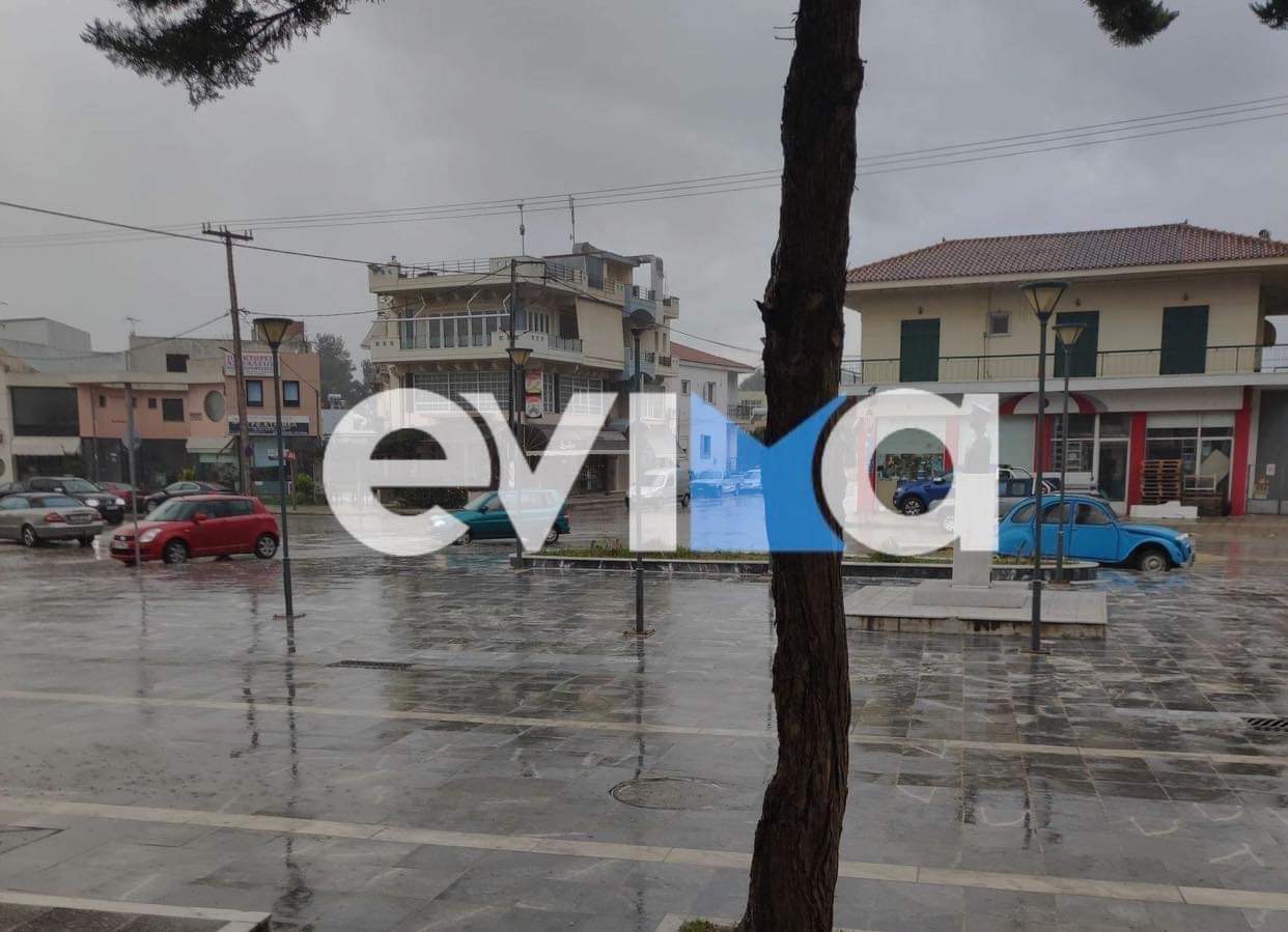 Η κακοκαιρία «χτυπά» την Εύβοια: Ποτάμια οι δρόμοι στο Αλιβέρι – Live η πορεία της