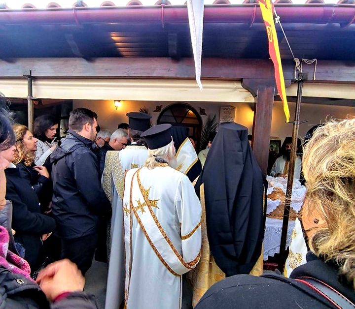 Εύβοια: Οι πιστοί κατέκλυσαν τον Άγιο Αντώνιο στην Ιερά Μονή Αχλαδερής (pics)