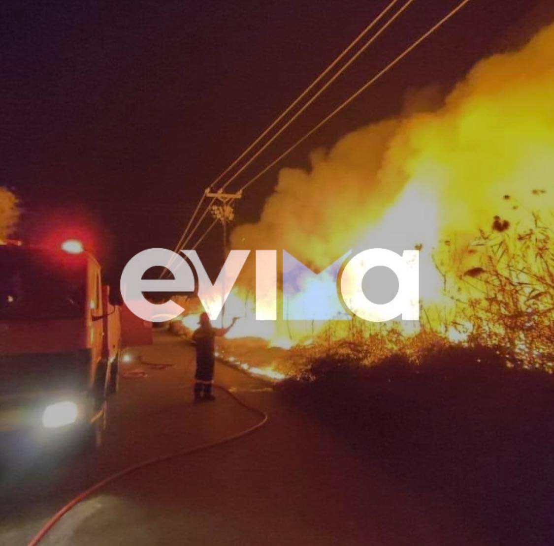 Φωτιά στην Εύβοια: Νύχτα αγωνίας στα Ψαχνά -Κοντά σε σπίτια οι φλόγες (vid)