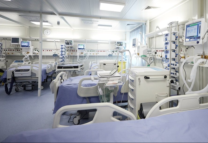Κορονοϊός: Πιέζει ξανά τα νοσοκομεία και τις ΜΕΘ – Τεράστια αύξηση στη ζήτηση αντιικών φαρμάκων