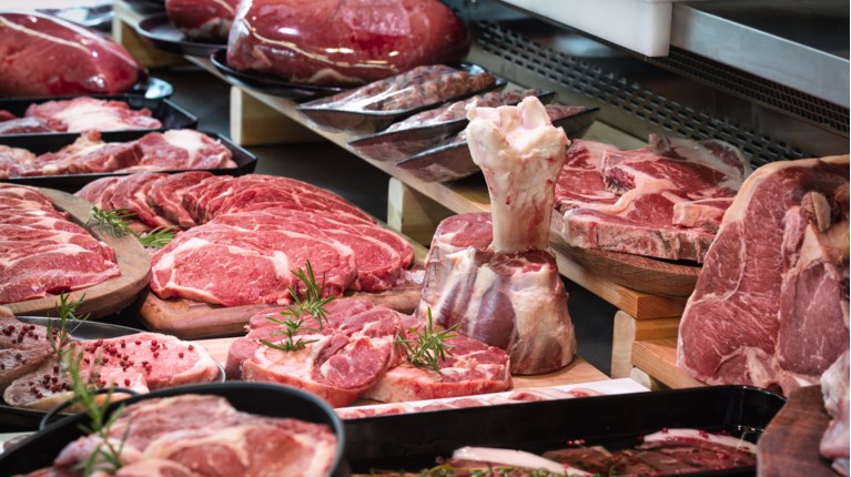 «Τσουρουφλίζει» το κρέας: Εκτιμήσεις για αυξήσεις έως και 15%