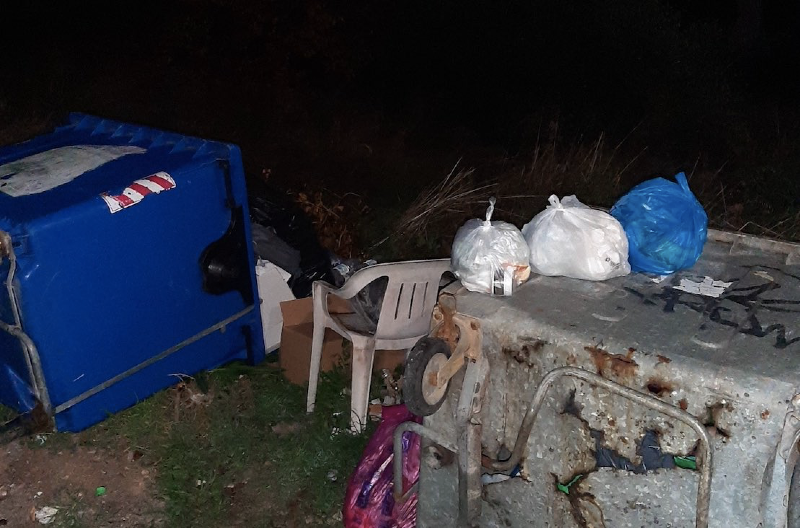 Εύβοια: Στα κάγκελα οι πολίτες – Ασυνείδητοι ρημάζουν κάδους ανακύκλωσης