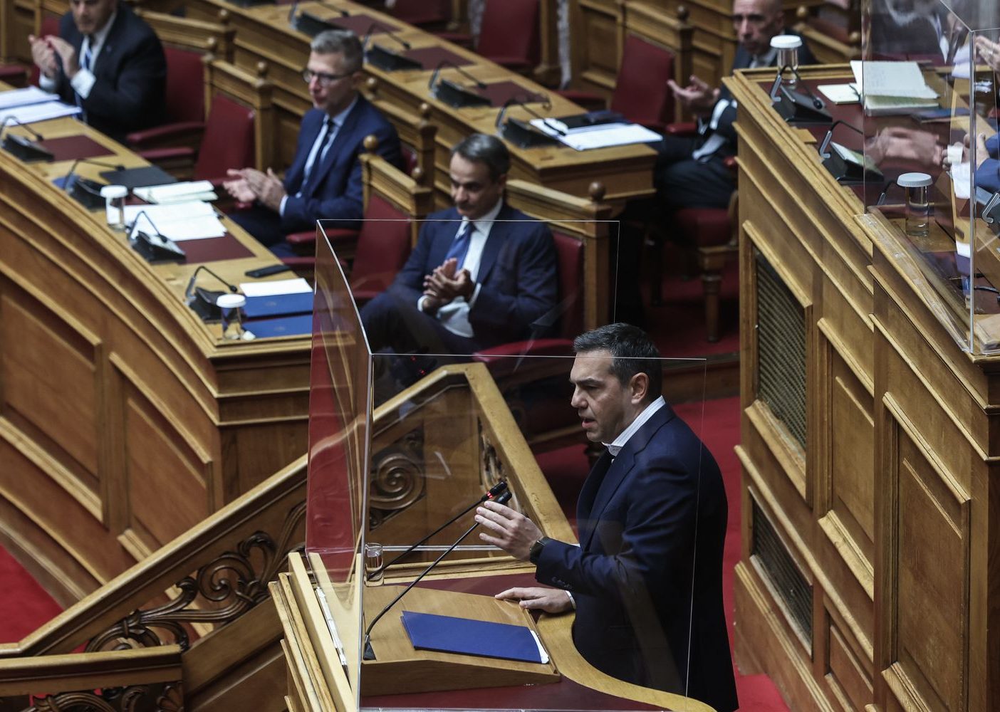 Βουλή: Καταψηφίστηκε η πρόταση μομφής – Σφοδρή σύγκρουση Μητσοτάκη-Τσίπρα