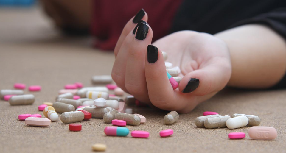 Σοκ με φοιτήτρια που αποπειράθηκε με χάπια να αυτοκτονήσει