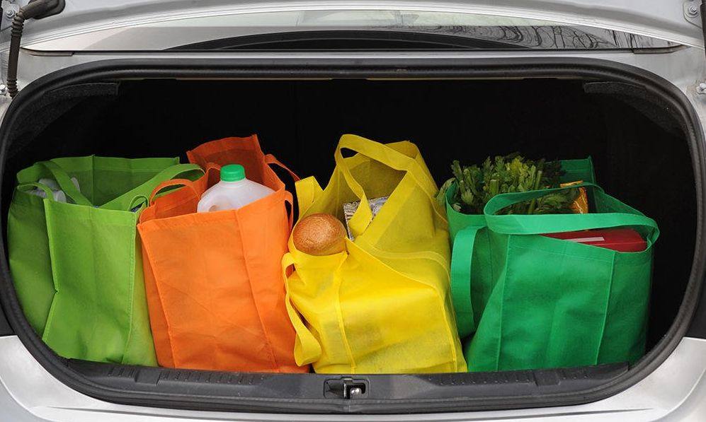 Ψώνια μέσα στο αυτοκίνητο – Το πρόστιμο που καλείσαι να πληρώσεις