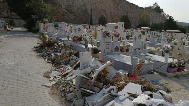 Φρίκη: Ξέθαψε νεκρό και του πήρε μετάλλια που είχαν ταφεί μαζί του