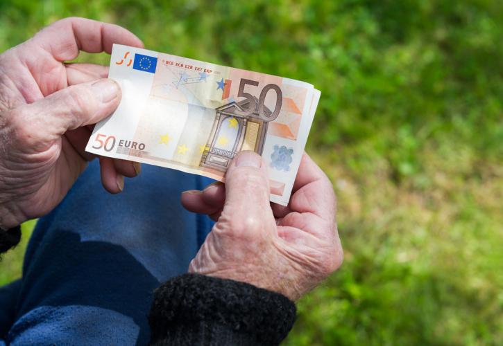 Σκέψεις για επίδομα και στους συνταξιούχους που πήραν αύξηση έως 30 ευρώ στις συντάξεις