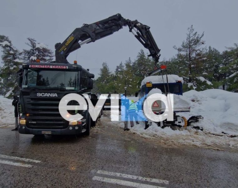 Σαρωτική η κακοκαιρία Μπάρμπαρα στην Εύβοια: Διασωστικό όχημα εξετράπη της πορείας του στα χιόνια