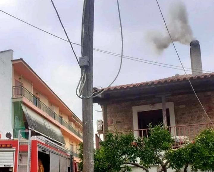 Συναγερμός στην Εύβοια: Καμινάδα σπιτιού άρπαξε φωτιά