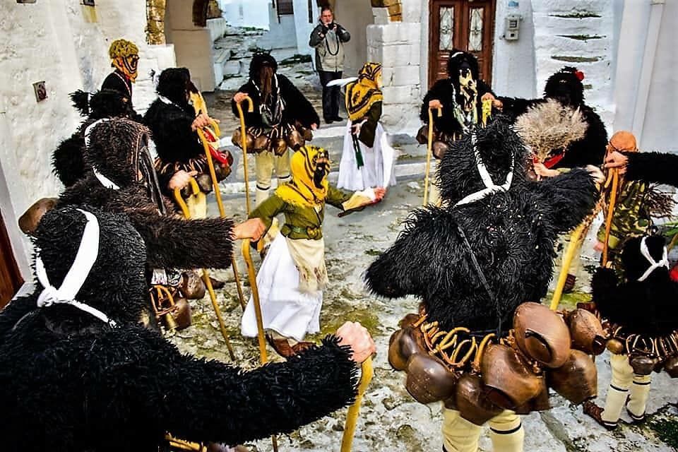Απόκριες στη Σκύρο: Το παραδοσιακό καρναβάλι με τον περίφημο Χορό των Γερόντων
