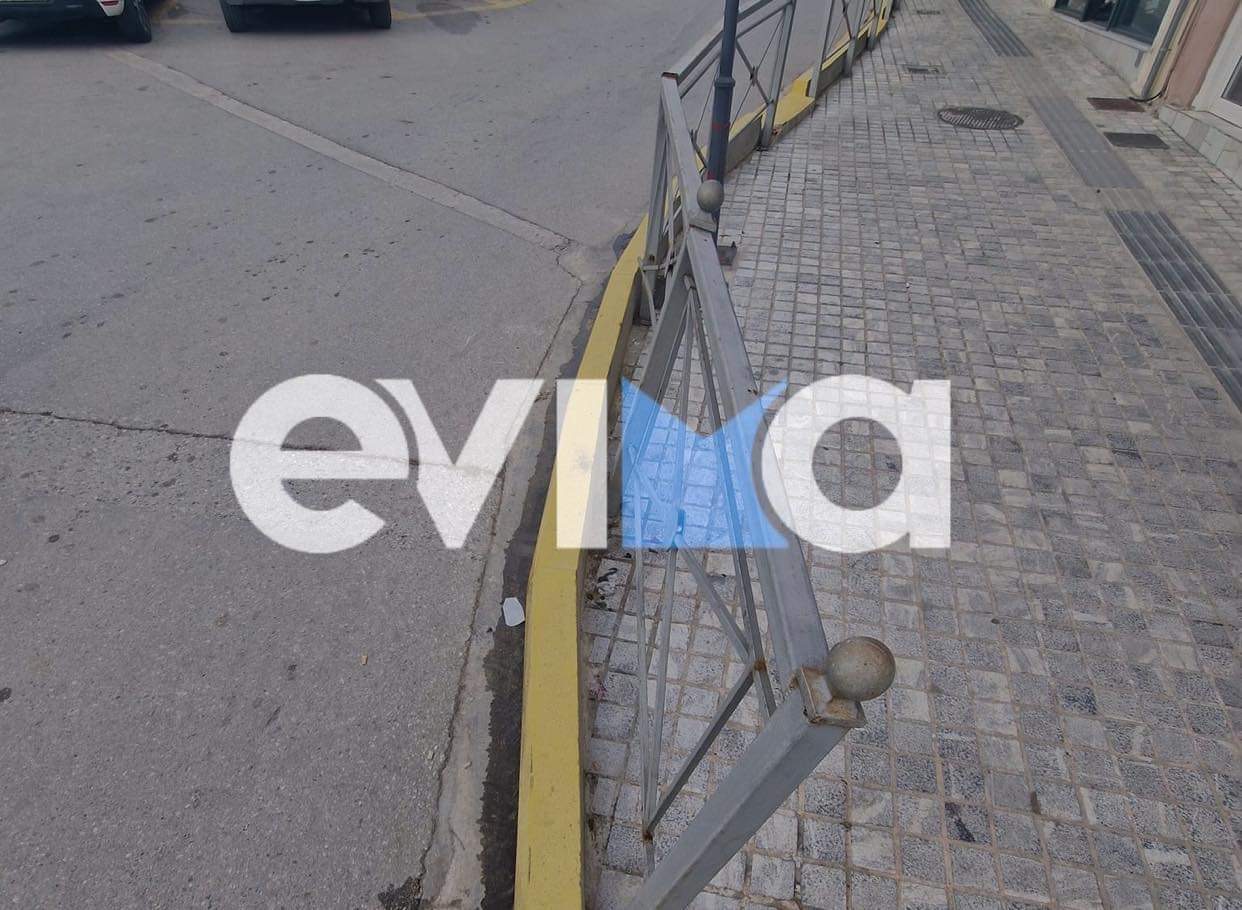 Εύβοια: Γκρέμισε κολωνάκια στο κέντρο της πόλης και….έφυγε σαν κύριος (pics)