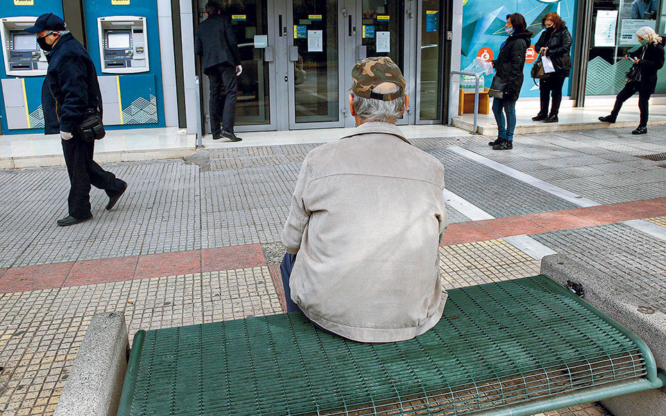 Έκτακτο επίδομα έως 300 ευρώ για 150.000 συνταξιούχους – Πότε και ποιοι θα λάβουν