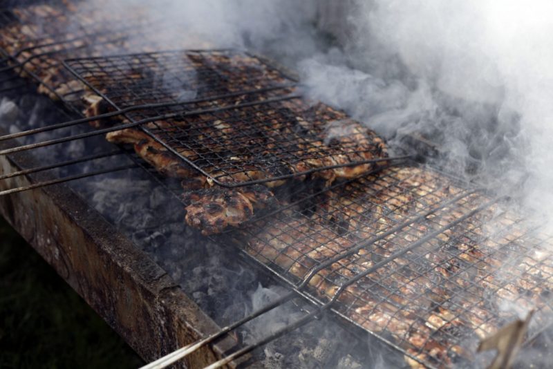 Εύβοια: «Τσουρουφλίζει» το κρέας της Τσικνοπέμπτης- Πώς η ακρίβεια έκανε τους καταναλωτές… vegan φέτος