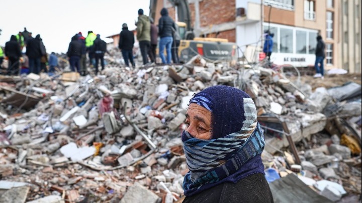 Όλεθρος σε Τουρκία και Συρία από τους φονικούς σεισμούς: Ξεπέρασαν τους 11.200 οι νεκροί