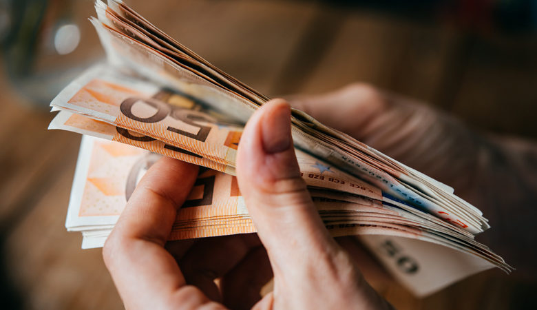 Κατώτατος μισθός: Δεν φτάνει τα 800 ευρώ – Τι ανέφερε ο Κωστής Χατζηδάκης