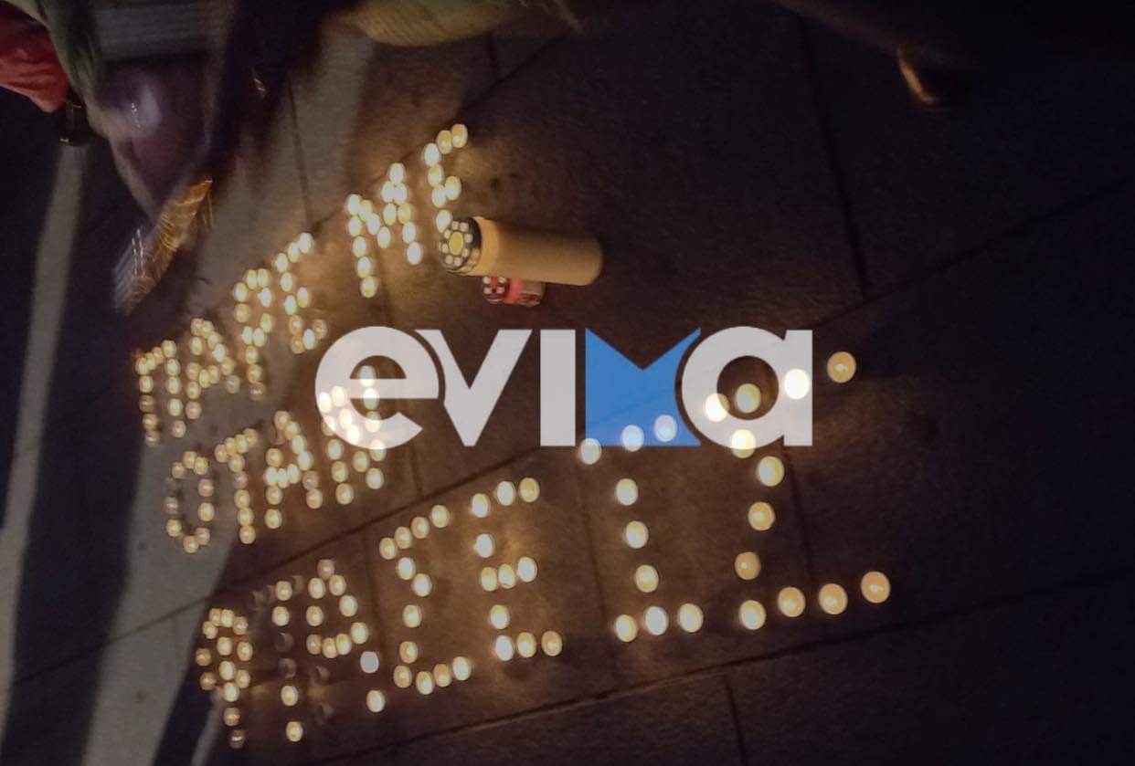 Εύβοια τώρα σιωπηρή διαμαρτυρία για την τραγωδία στα Τέμπη (pics)