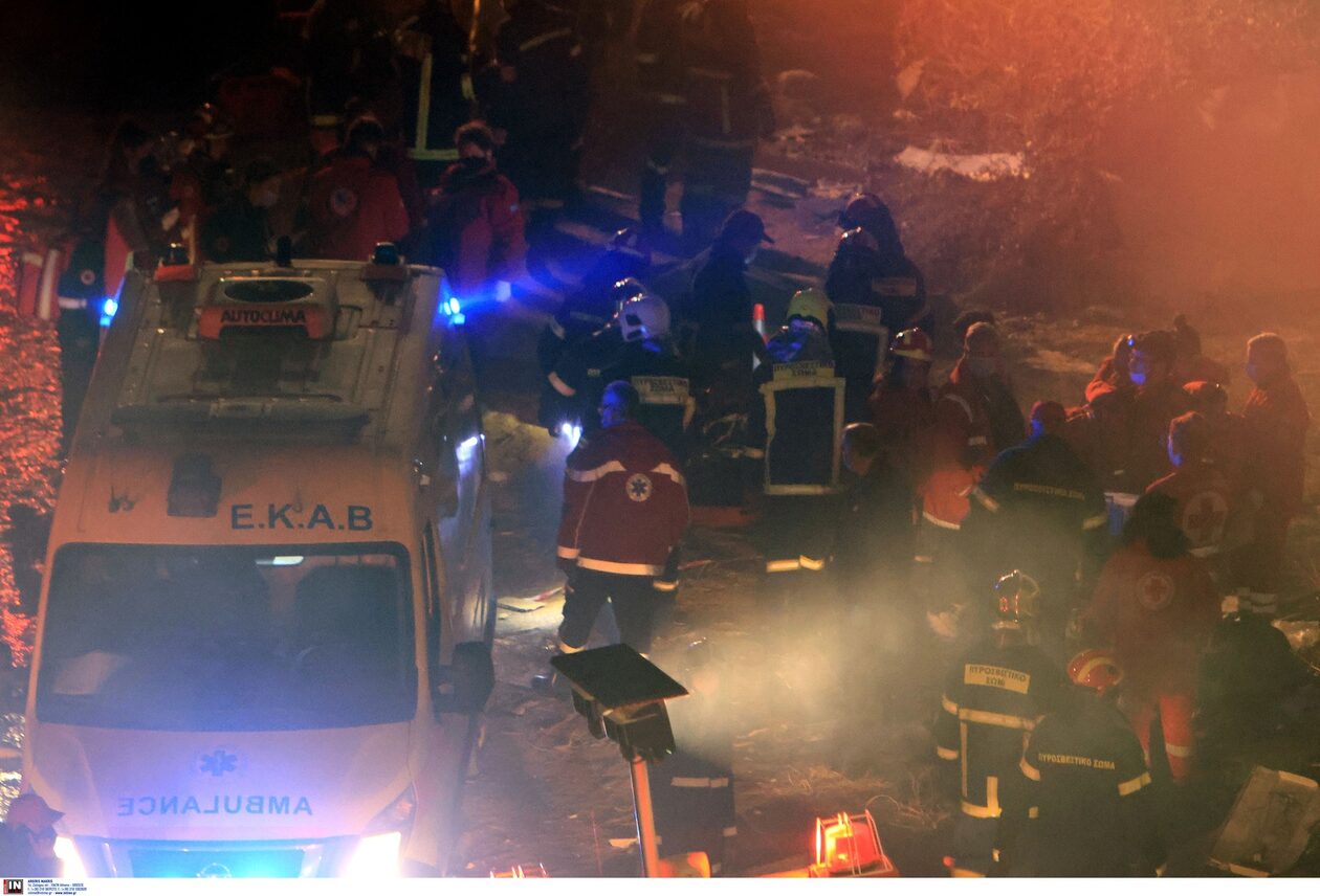 Σύγκρουση τρένων στη Λάρισα: Στους 38 ανέρχονται οι νεκροί και 66 τραυματίες νοσηλεύονται