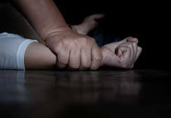 Κρίθηκε προφυλακιστέος ο πατέρας που κατηγορείται ότι βίαζε την 16χρονη κόρη του