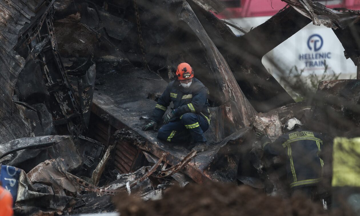 Τέμπη: Ειδοποίησαν τον σταθμάρχη 17 λεπτά πριν την σύγκρουση– Νέες αποκαλύψεις για την τραγωδία