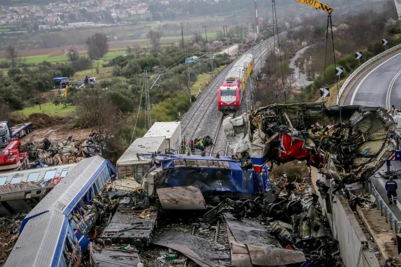 Σύγκρουση τρένων στα Τέμπη: Ο δεύτερος σταθμάρχης έφυγε γιατί το παιδί του ήθελε… σουβλάκια