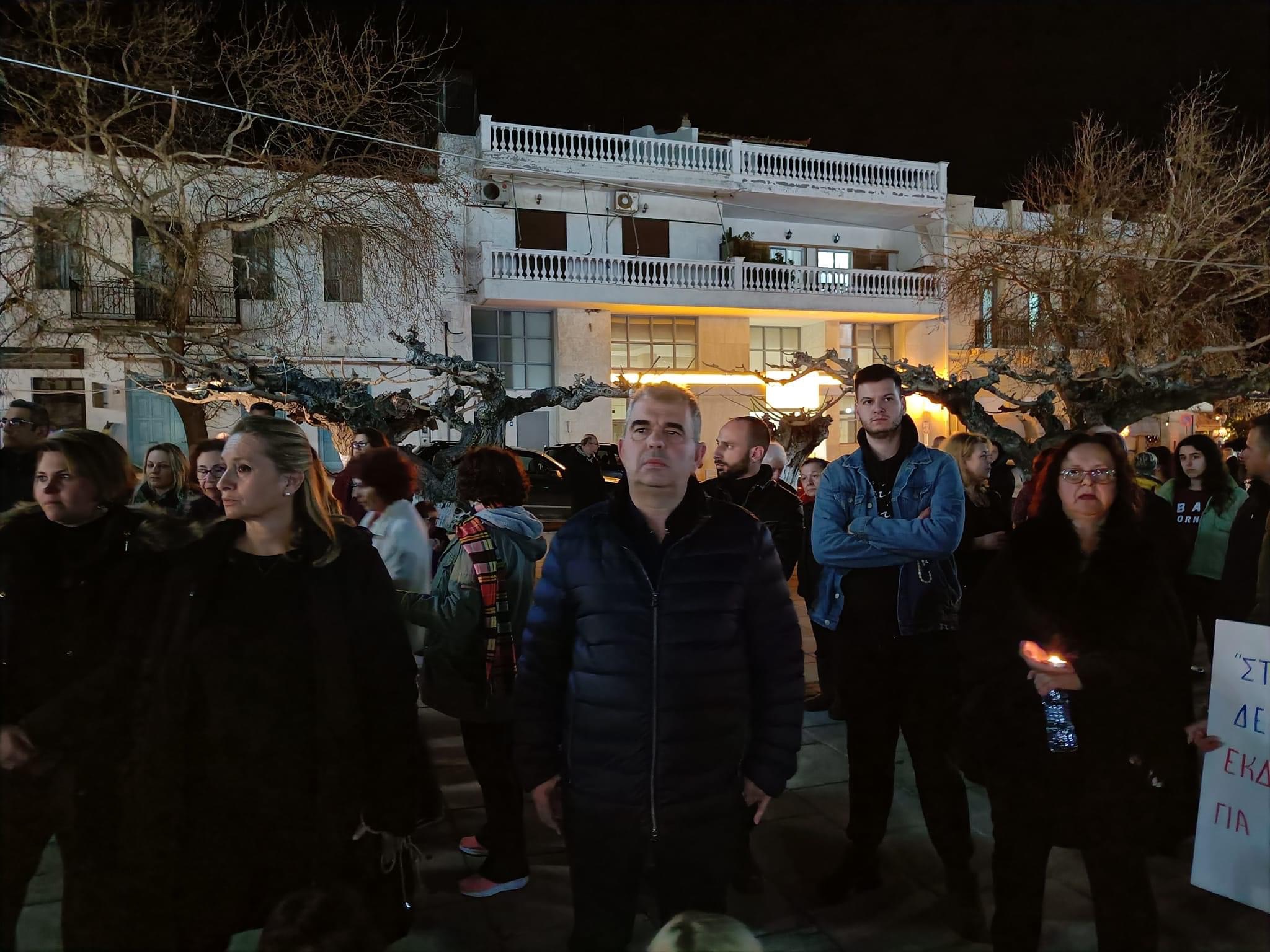 Εύβοια – Κάρυστος: Σιωπηλή διαμαρτυρία για την τραγωδία στα Τέμπη (pics)