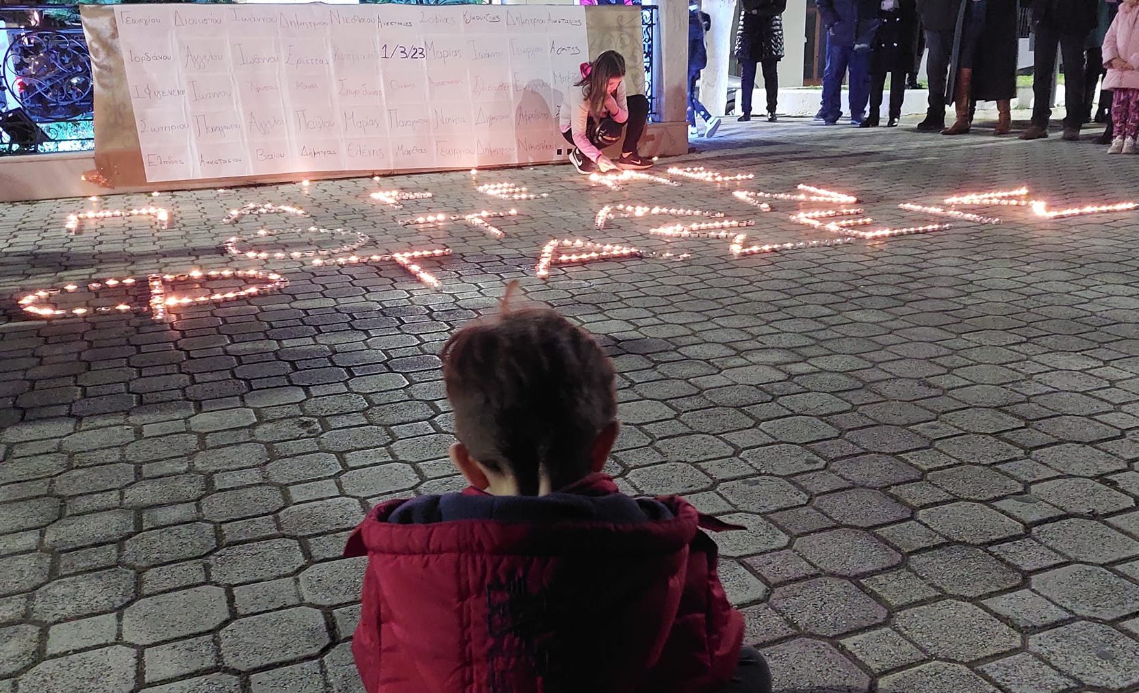 Εύβοια τώρα σιωπηρή διαμαρτυρία στην Ερέτρια για τα θύματα στα Τέμπη