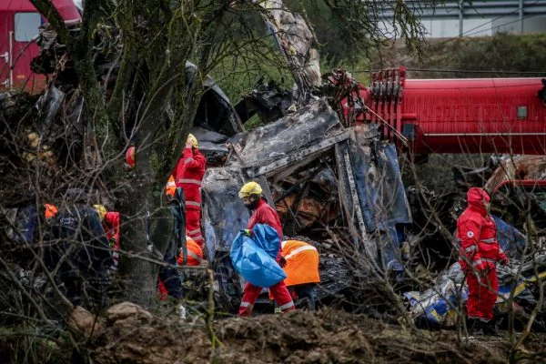 Σύγκρουση τρένων στα Τέμπη: Ανάμεσα στα θύματα η μητέρα γνωστού ηθοποιού