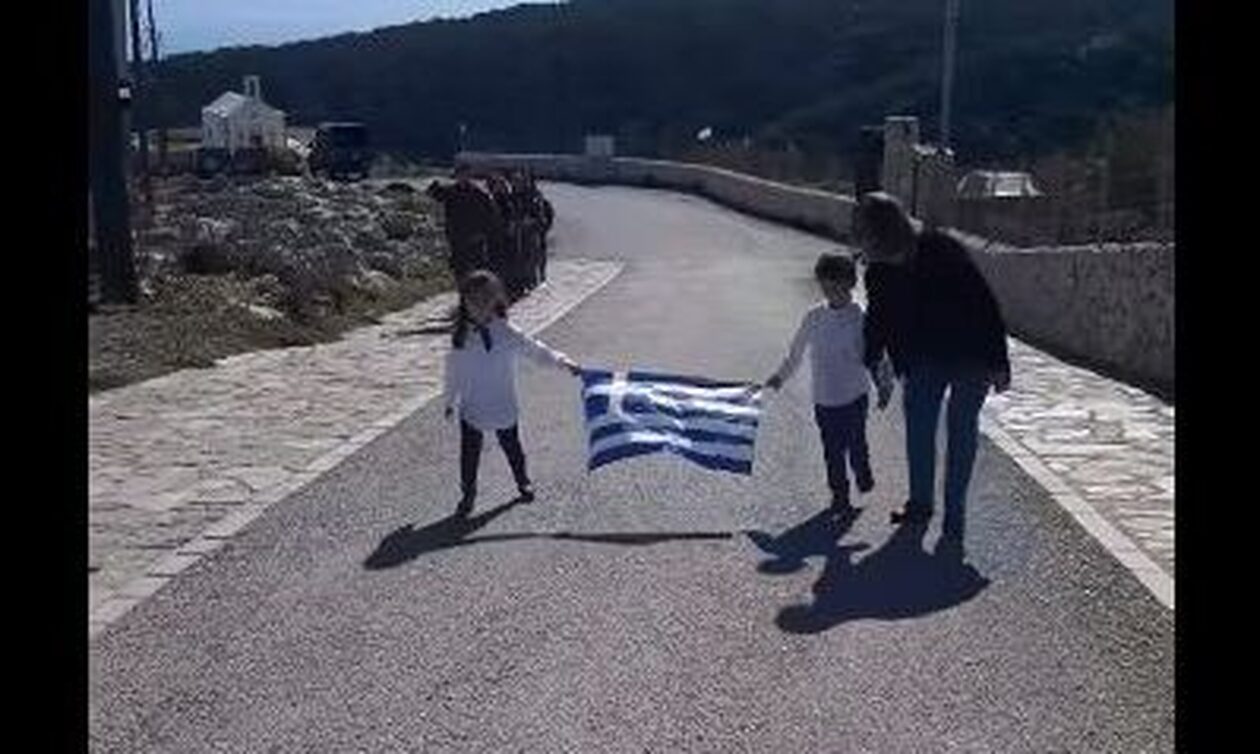 Viral η παρέλαση των δύο μαθητών στo ακριτικό νησί