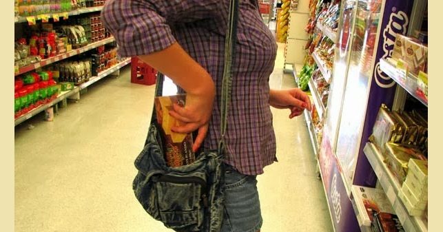 Εύβοια: Την «τσάκωσαν» να κλέβει μέσα σε σούπερ μάρκετ στην Χαλκίδα