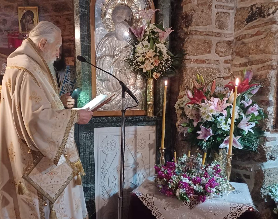 Εύβοια: Έτσι εορτάστηκε η Κυριακή της Σταυροπροσκυνήσεως στην Ι. Μ. Αγίου Χαραλάμπους – Λευκών